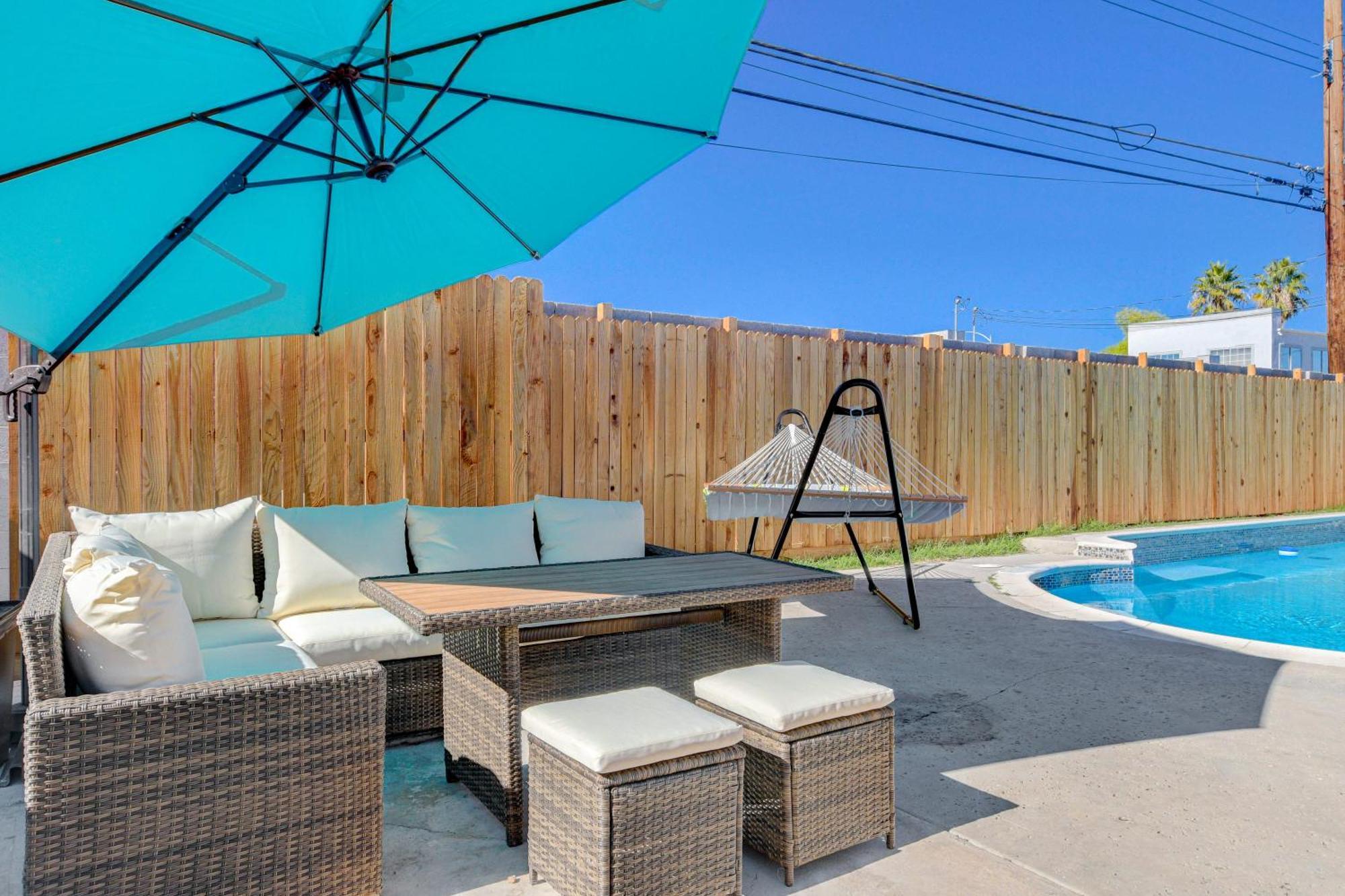 Lady Luck Oasis Large Pool Central Dogs Welcome Las Vegas Extérieur photo